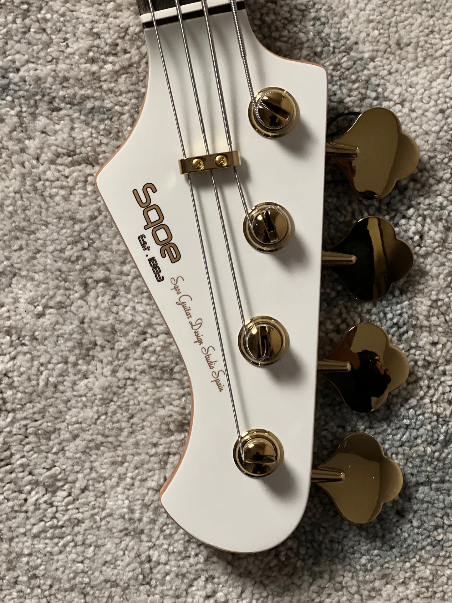 SQOE SPB609 4-STRING PB-STYLE in White