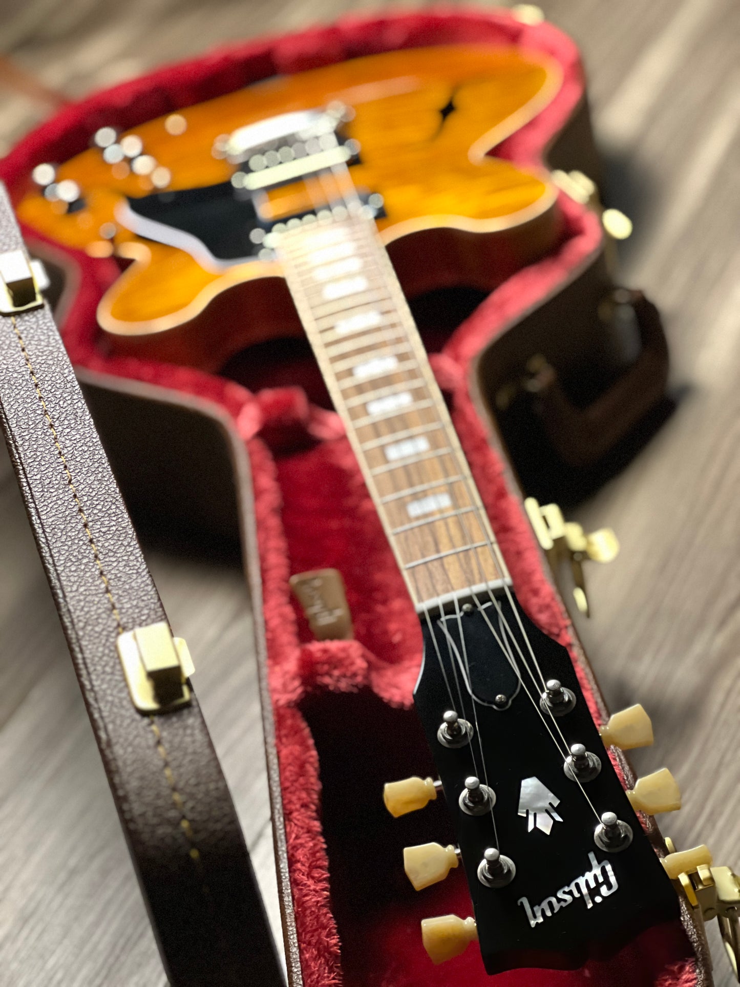 Gibson ES-335 Figured in Honey Amber w/Case 230340039