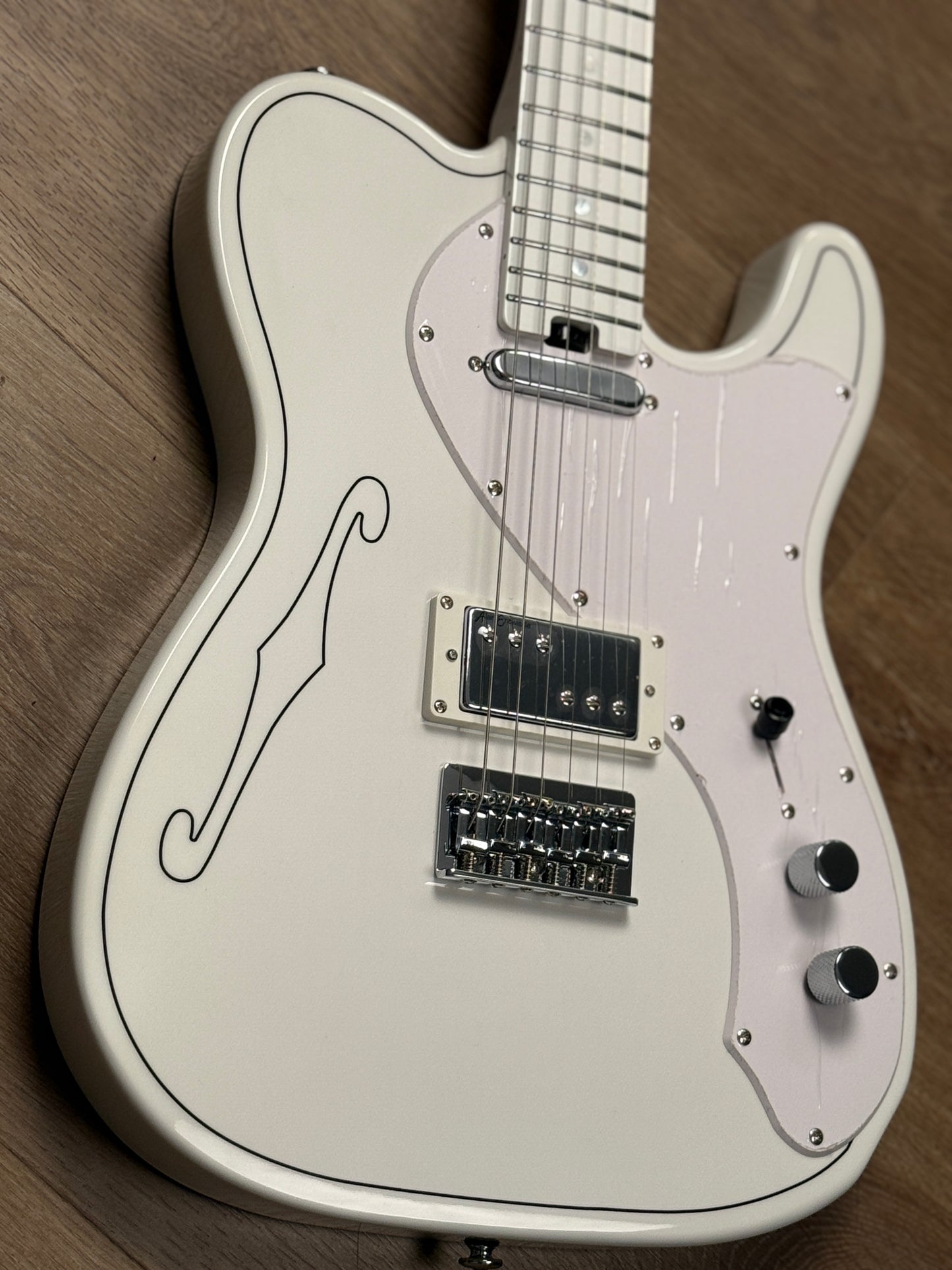Soloking MT-1 Silent Siren Style Tribute in Arctic White