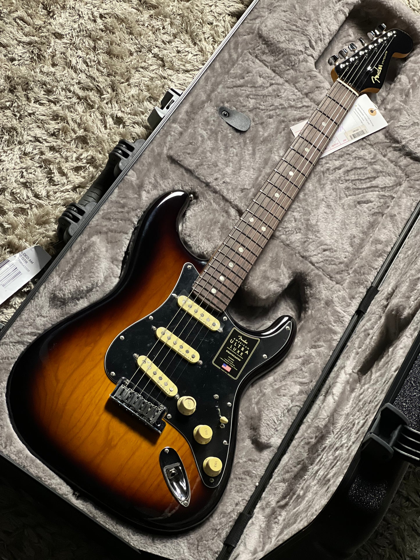 Fender American Ultra Luxe Stratocaster in 2 Color Sunburst with Rosewood Fingerboard US23058700