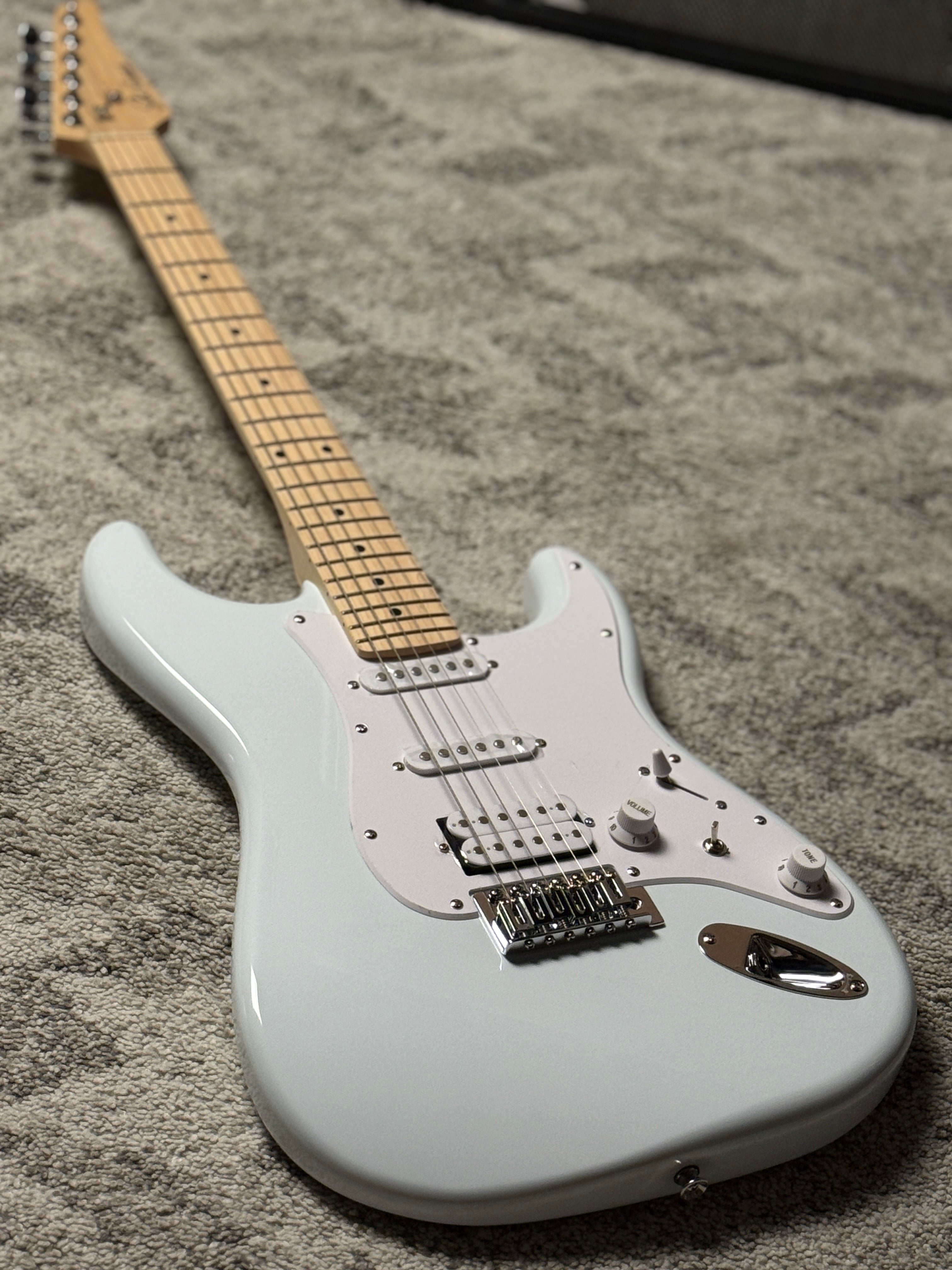 Hawk Select Essentials SLX Hawk Classic Essentials 22 HSS with Maple FB in Faded Sonic Blue ...