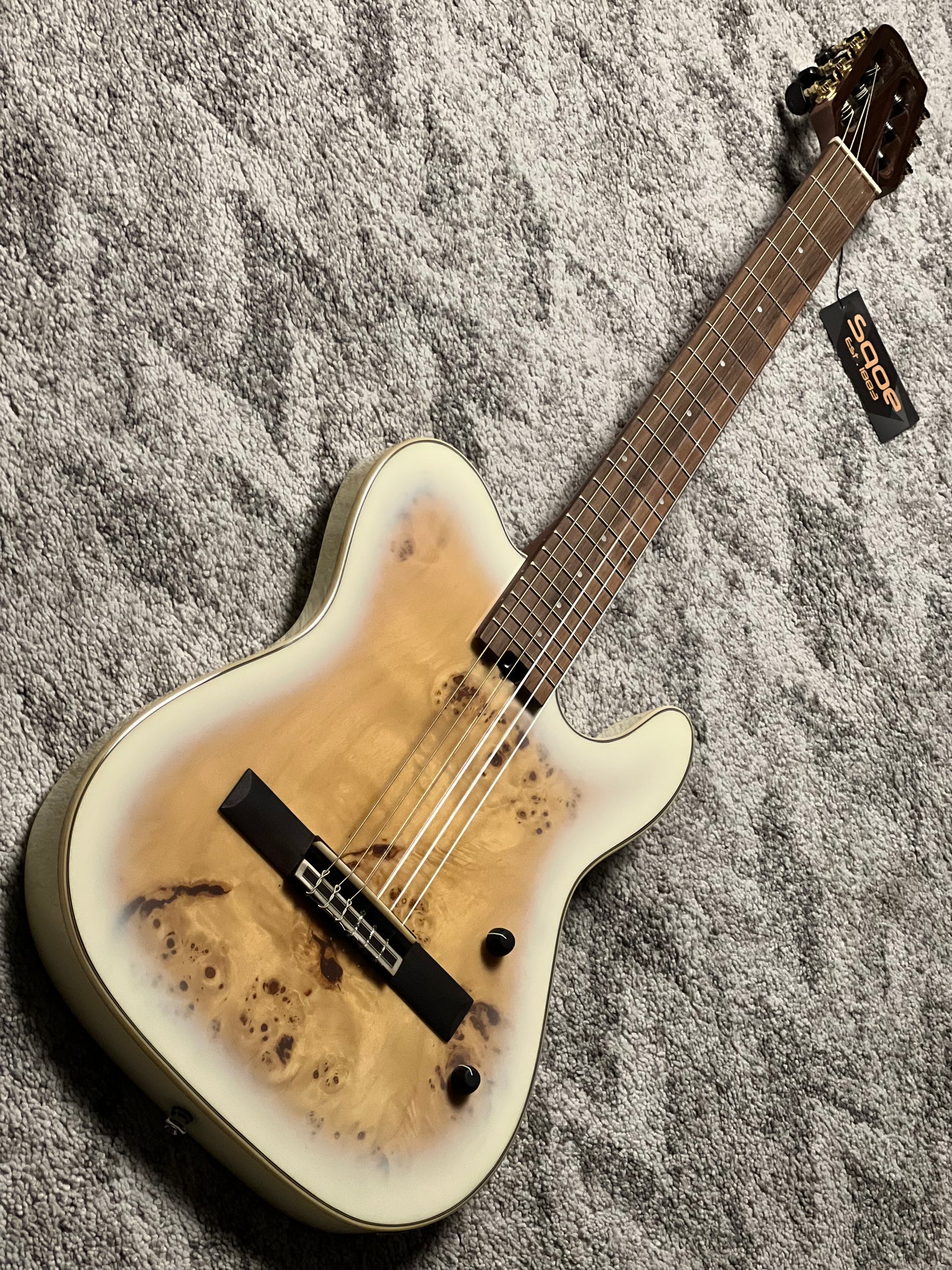 SQOE Spain SEGD-600 Nylon Electric Guitar with Piezo in White