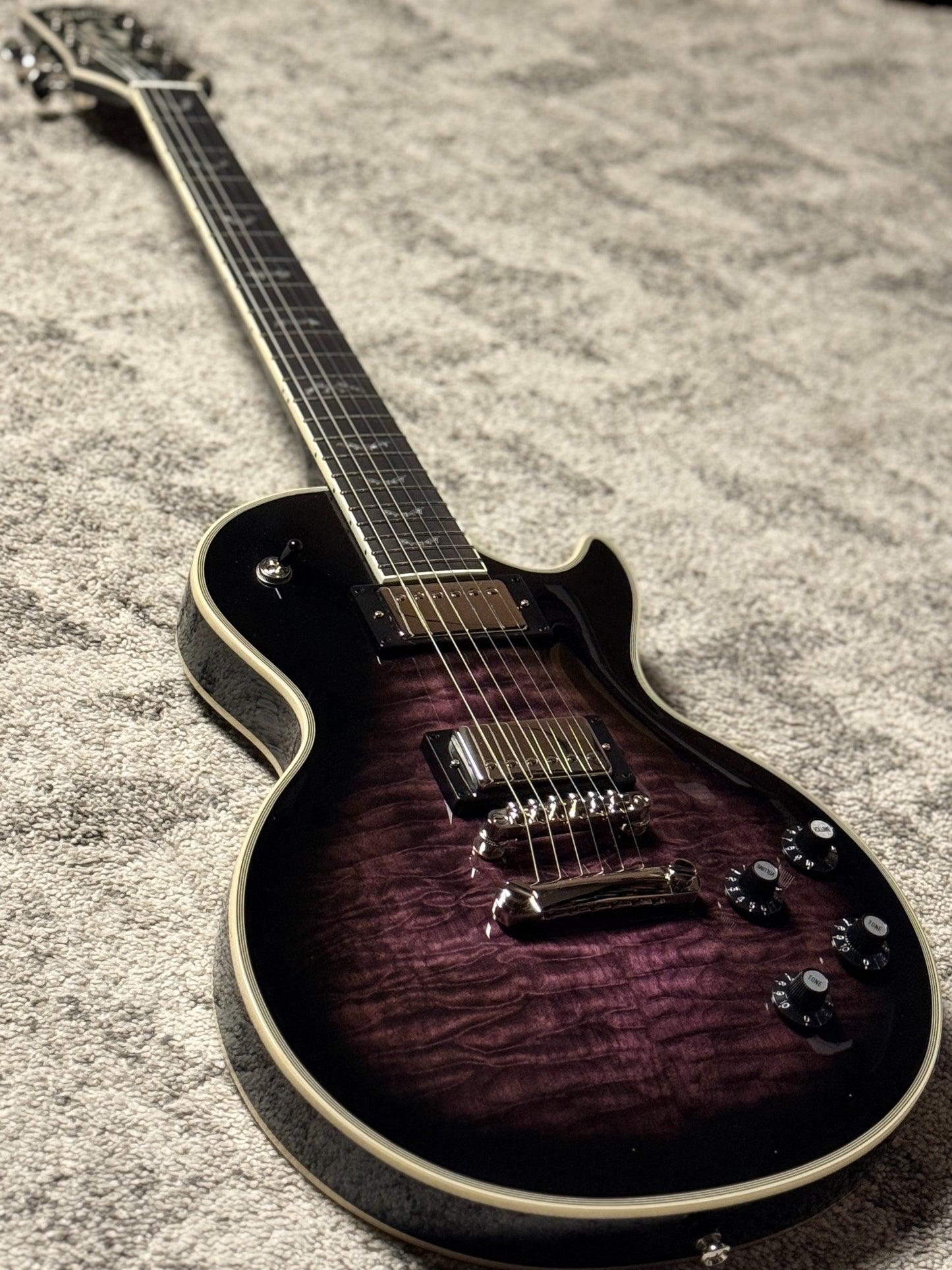 Epiphone Les Paul Custom Bats in Flight in Dark Purple Burst Limited Edition