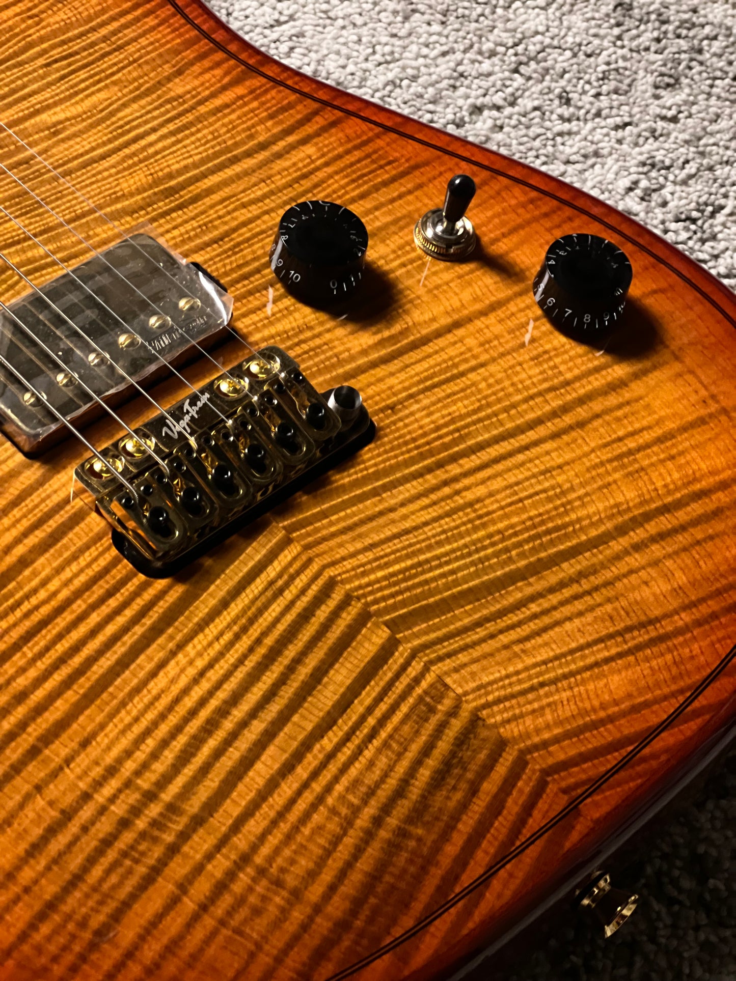 UW GuitarWorks Jazz Pop ST in Amber Burst