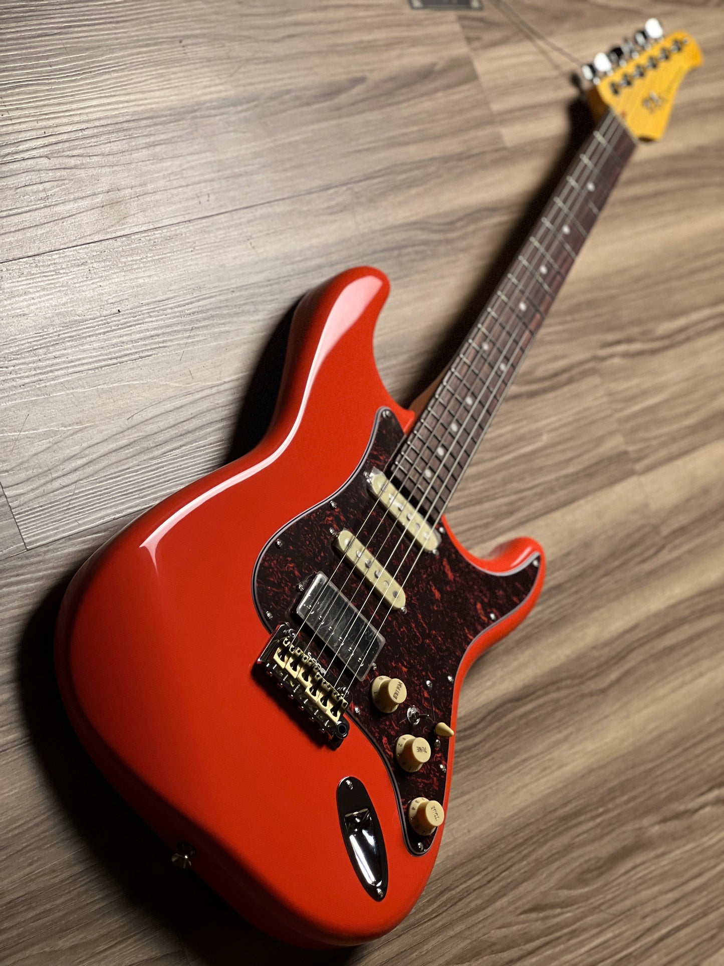 SQOE SEST1000 HSS Custom Shop Series in Fiesta Red Limited Edition with Hardshell Case