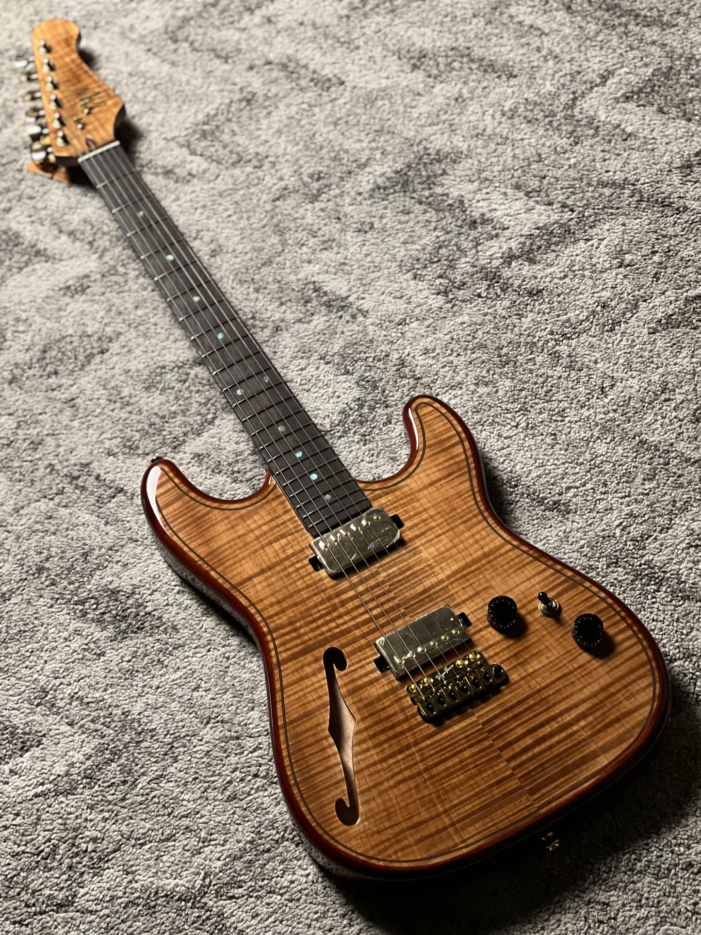 UW GuitarWorks Jazz Pop ST in Whiskey brown