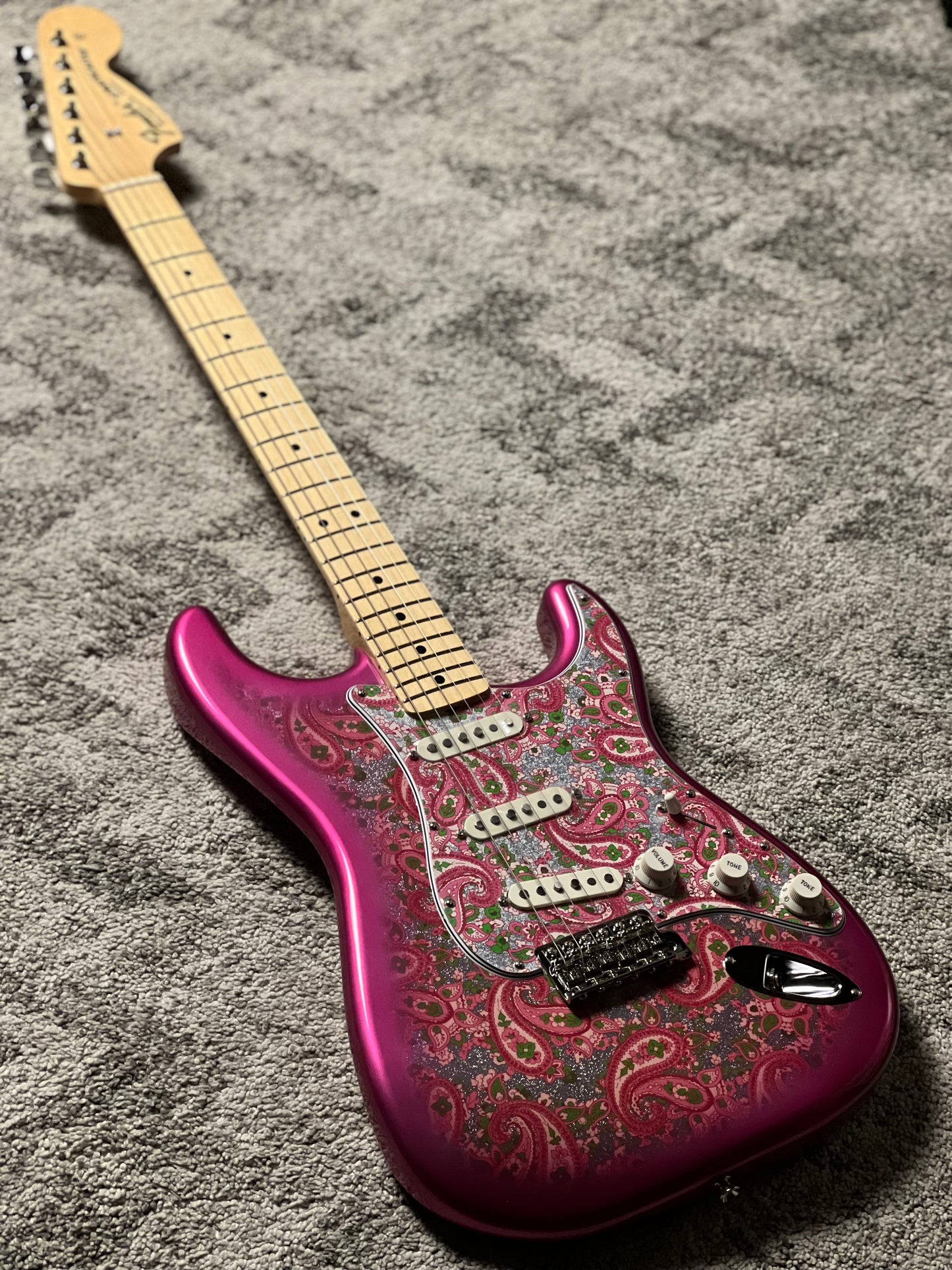 Fender MIJ Limited Stratocaster with Maple FB in Pink Paisley JD26001405