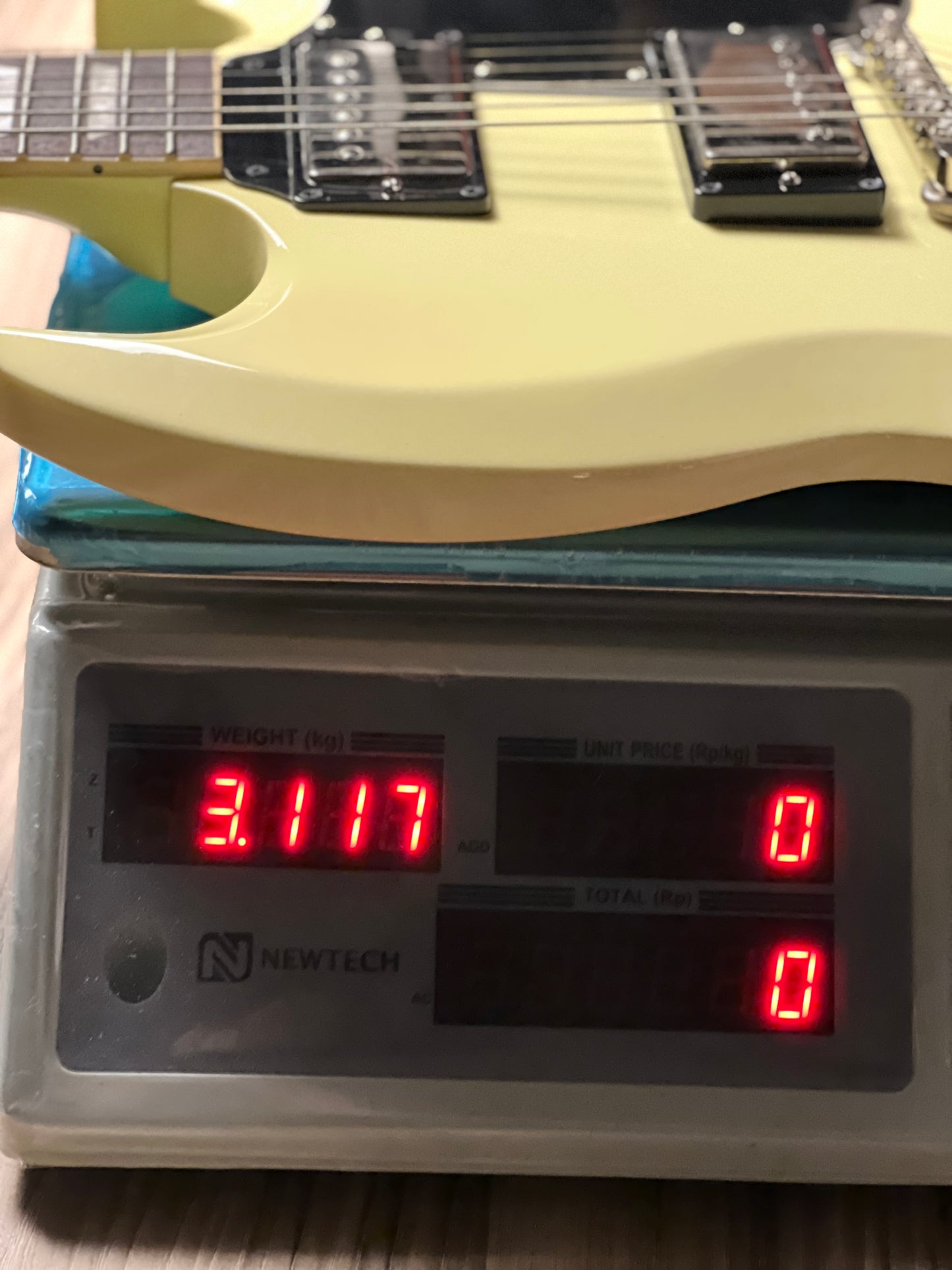 Gibson SG Standard 61 Classic In White w/Case 229330304