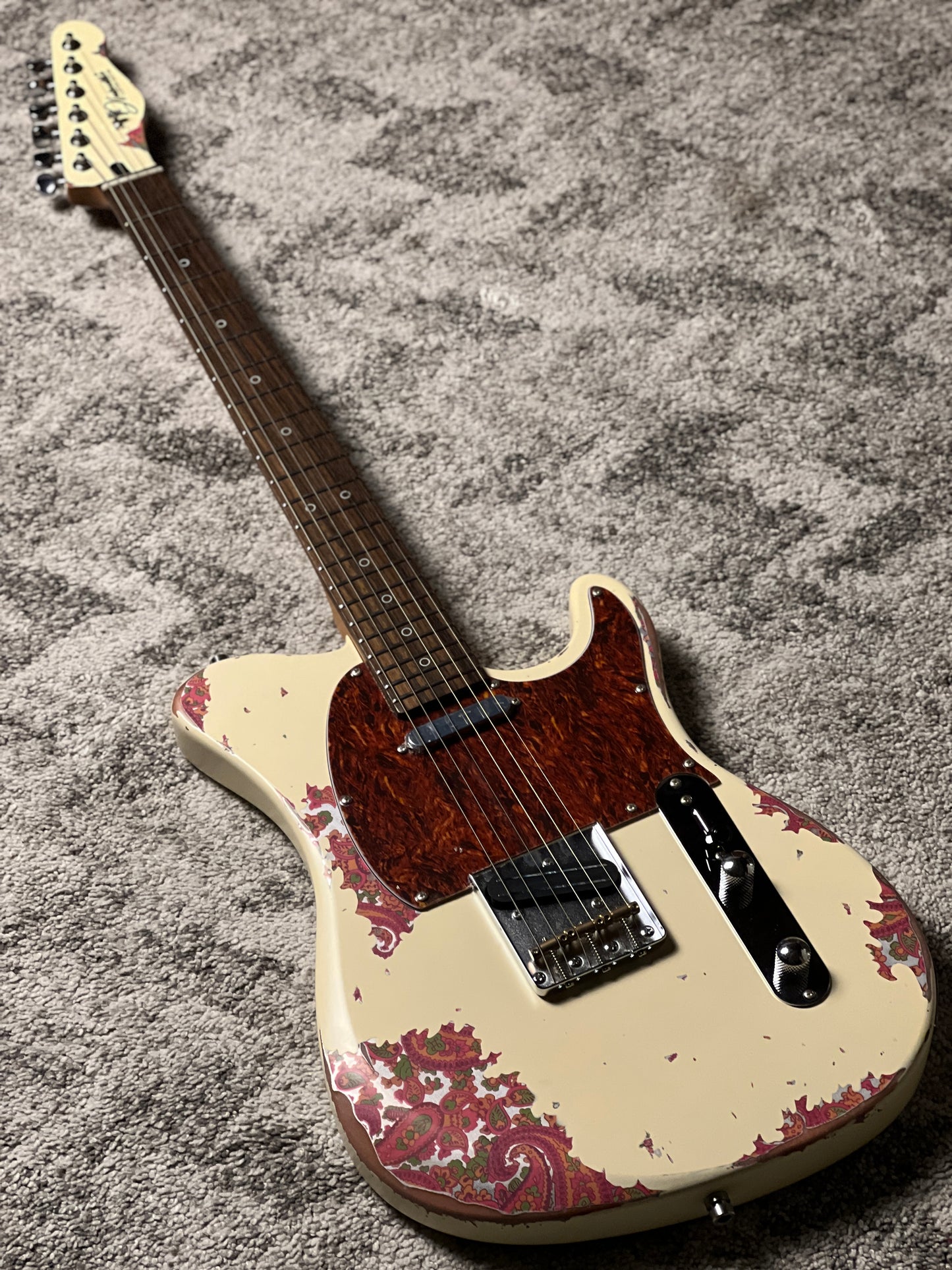 Dhatarattha Performance DTL in Vintage White Over Pink Paisley with RW FB and Nitrocellulose Lacquer