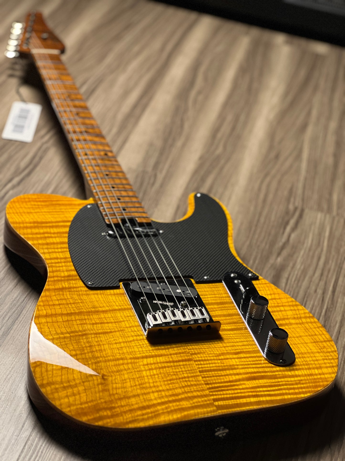 Soloking MT-1 FM 22 Artisan FMN with Roasted Flame Maple Neck in Amber