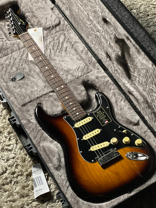 Fender American Ultra Luxe Stratocaster in 2 Color Sunburst with Rosewood Fingerboard US23058700