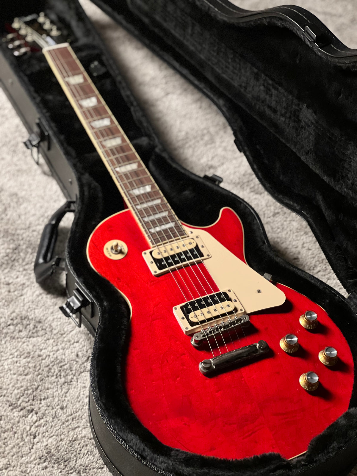 Gibson Les paul Classic in Translucent Cherry w/Case 216430070