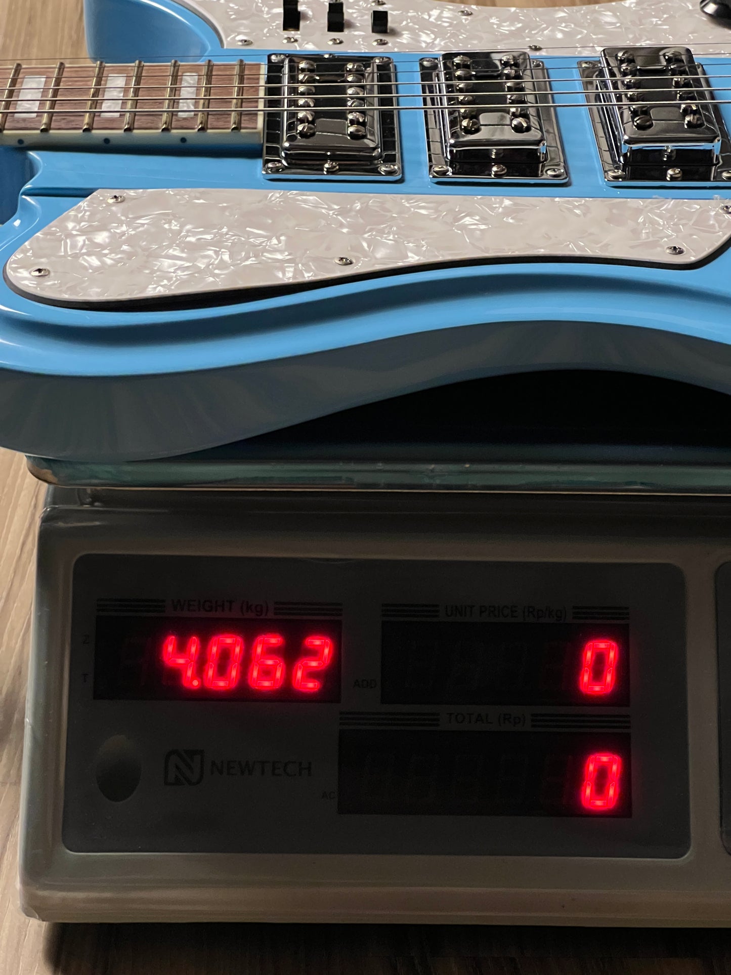 Schecter Ultra-III in Vintage Blue