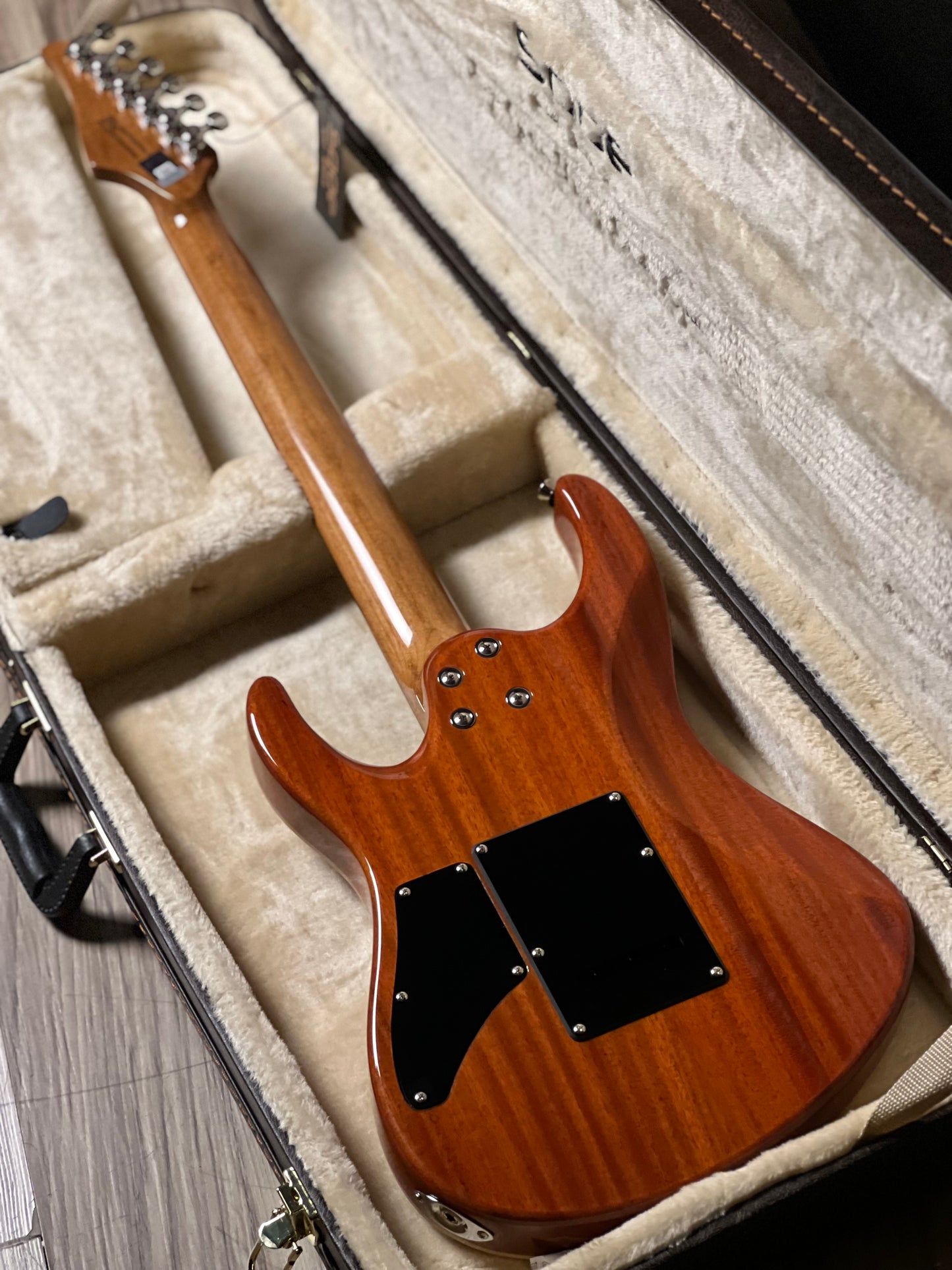 SQOE SEIB998 HSH CS in Volcanic Red