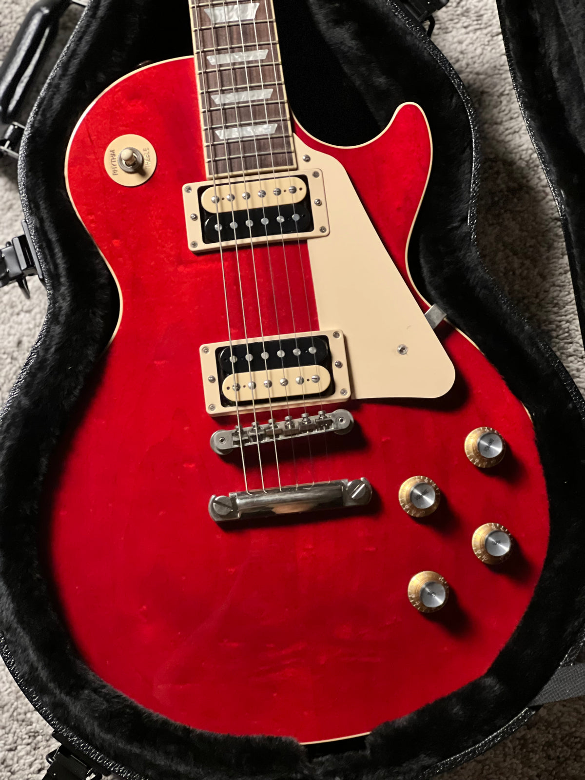 Gibson Les paul Classic in Translucent Cherry w/Case 216430070