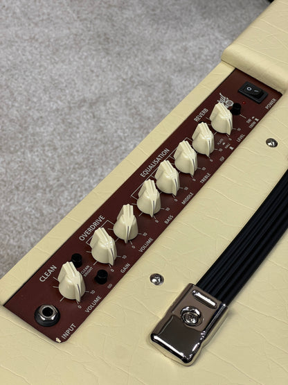 Blackstar Debut 100R 1X12 Combo in Cream