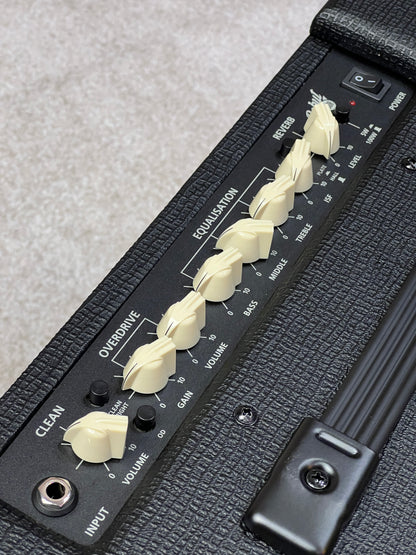 Blackstar Debut 100R 1X12 Combo in Black