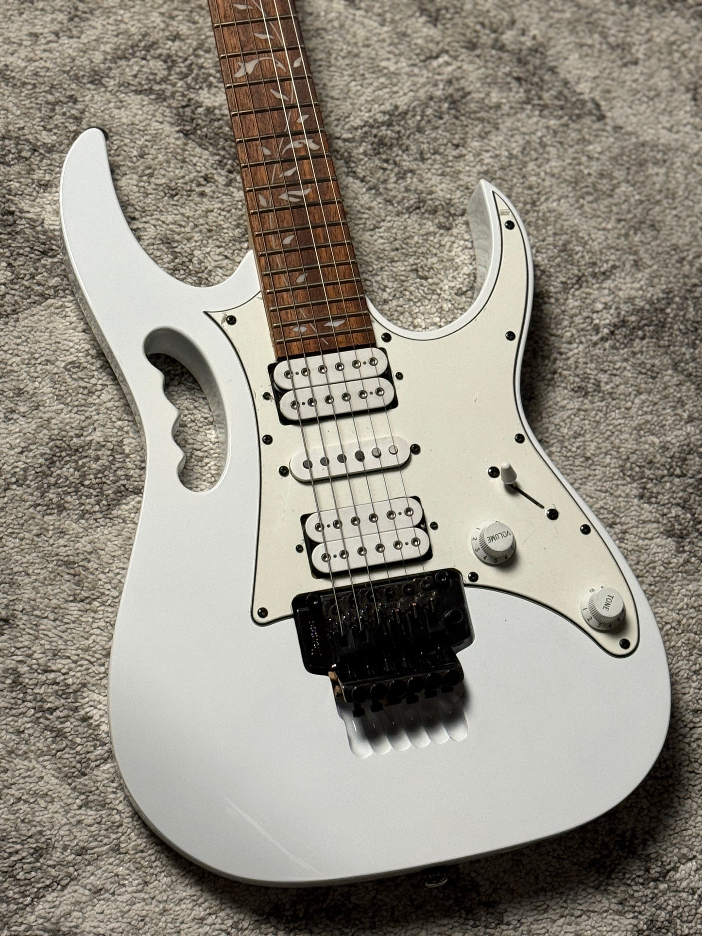 Ibanez Steve Vai JEM-JR in White 251010235 (USED)