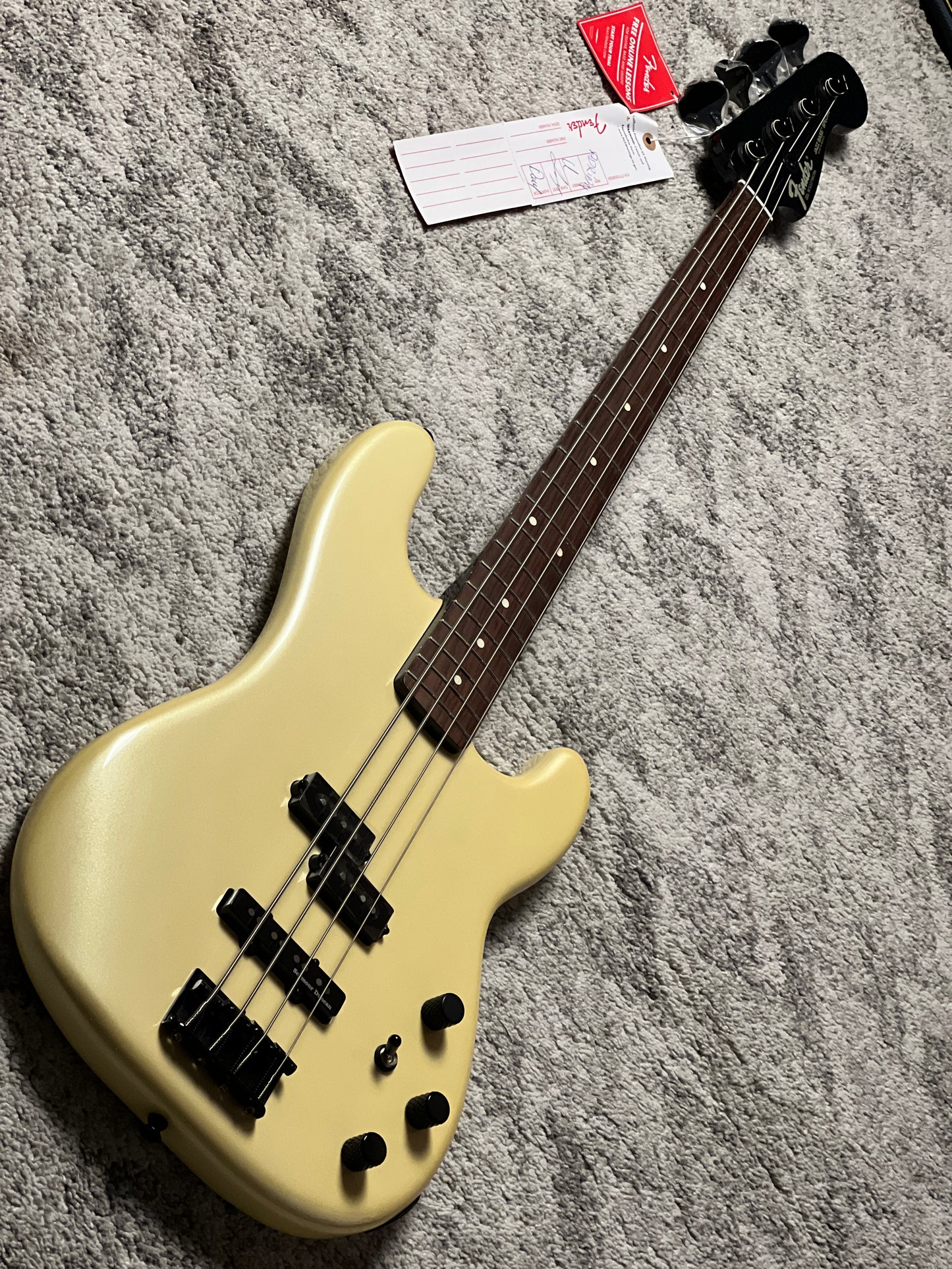 Fender Duff McKagan Precision Bass Guitar with Gigbag with RW FB in Pearl White MX22700286 (B Stock)