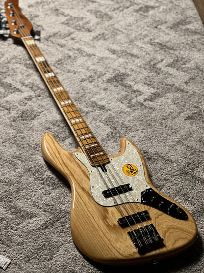 Sire Marcus Miller V8 SWAMP ASH 4 String in Natural w/Bag