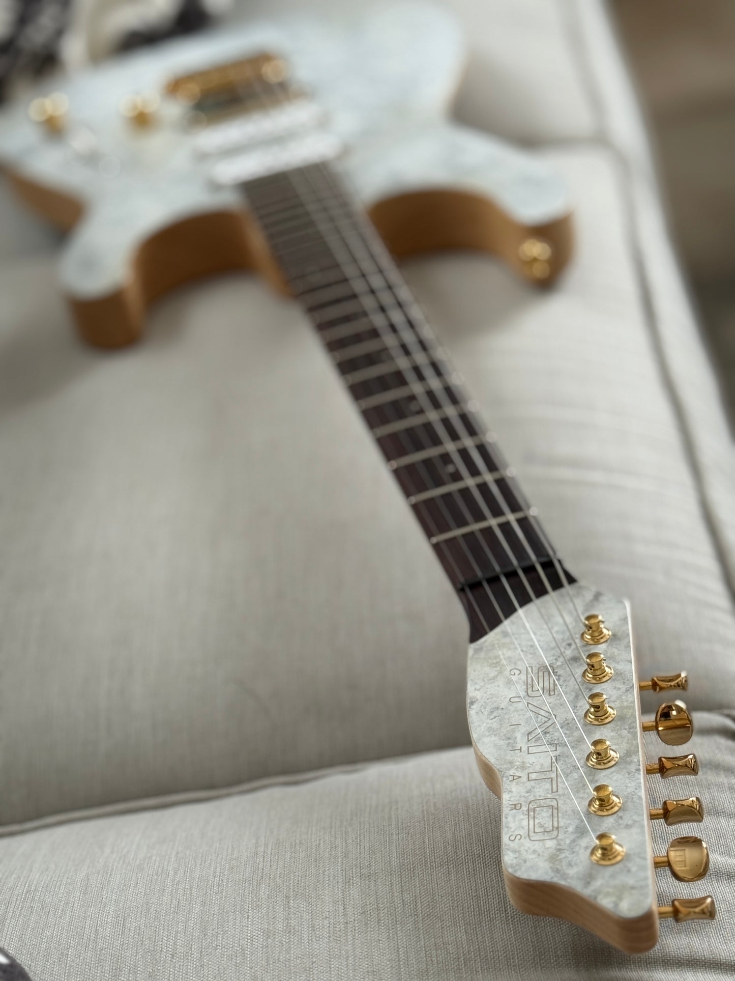 Saito S-622 SSH with Rosewood and Gold Hardware in White Granite 253033