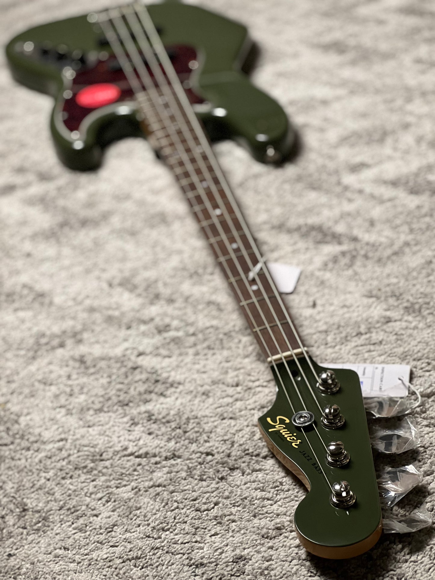 Squier FSR Classic Vibe 60s Jazz Bass with Laurel FB in Olive