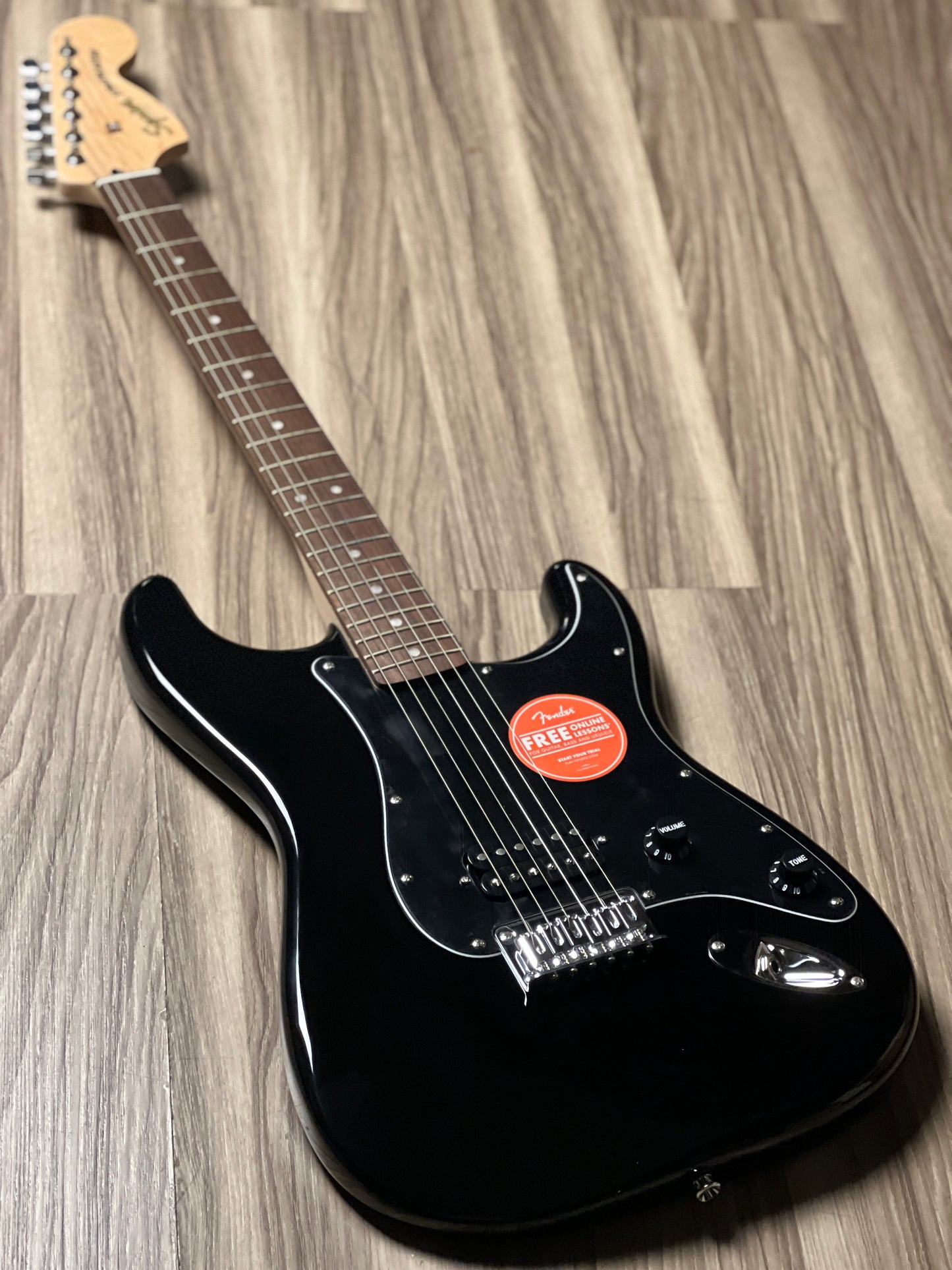 Squier FSR Affinity Series Stratocaster H HT with Laurel FB in Black