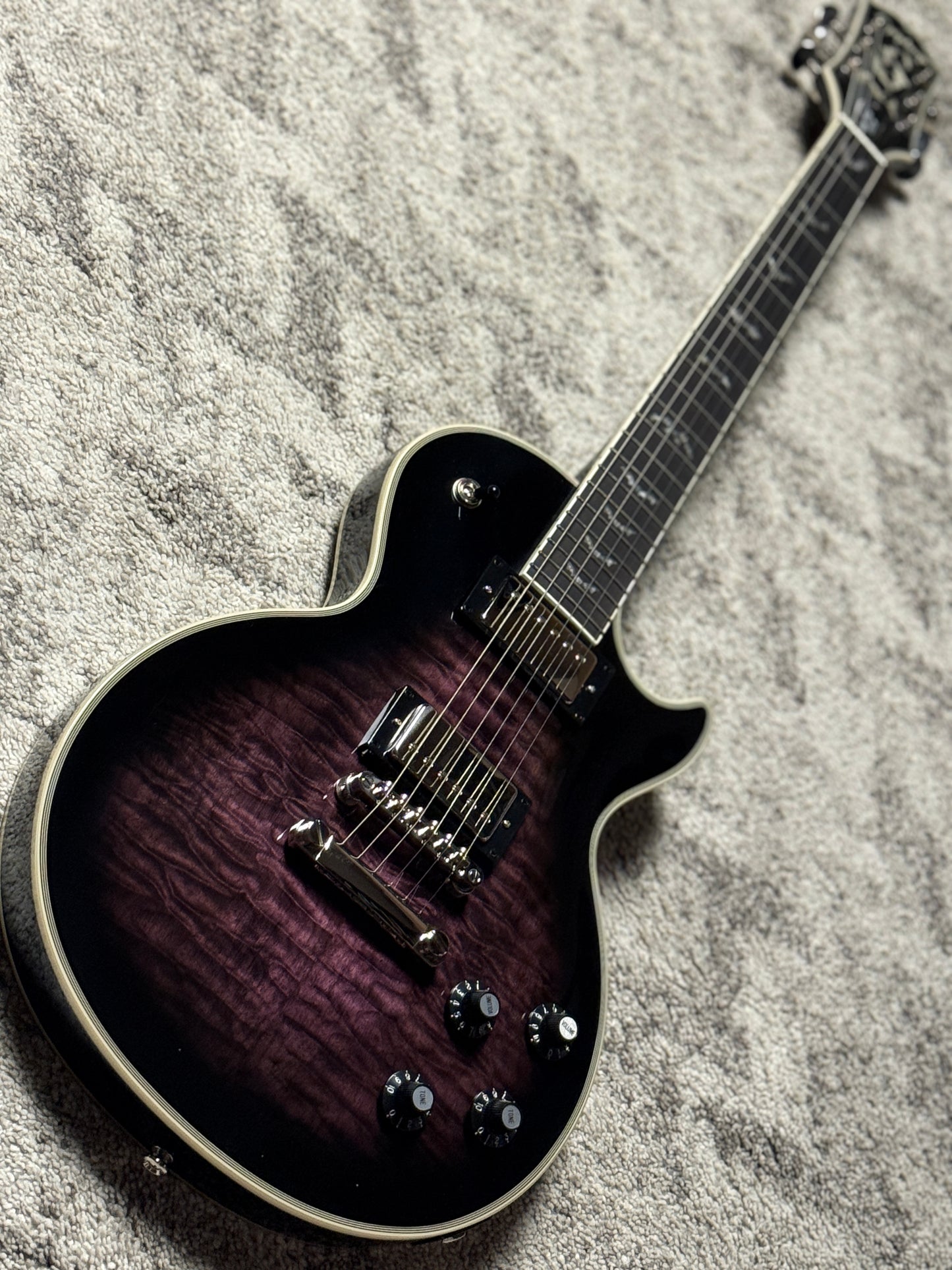 Epiphone Les Paul Custom Bats in Flight in Dark Purple Burst Limited Edition