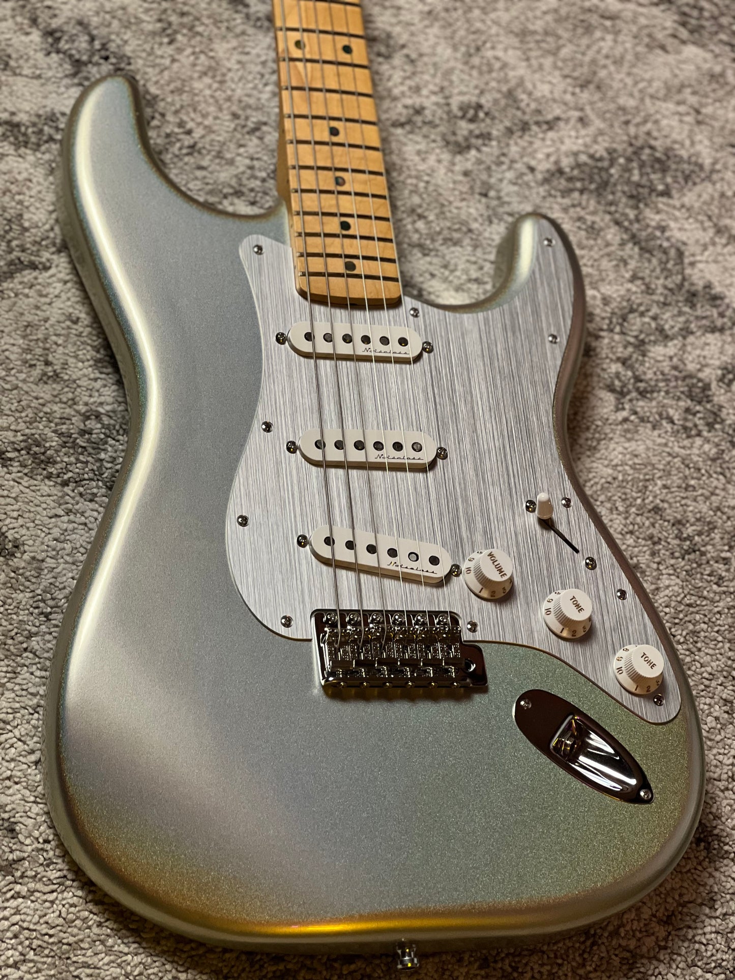 Fender H.E.R. Stratocaster with Maple FB in Chrome Glow MX21538693