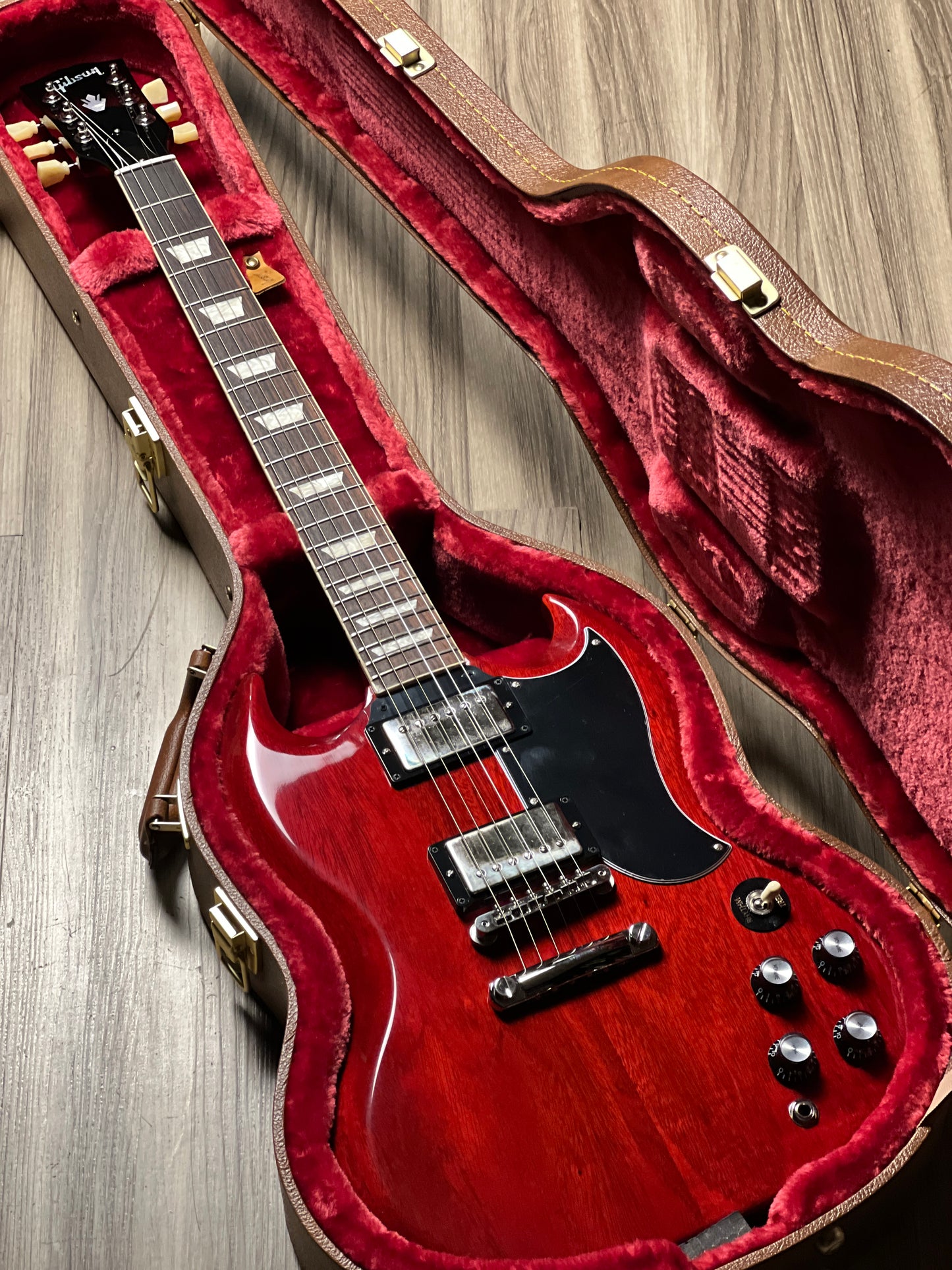 Gibson SG Standard '61 in Vintage Cherry w/Case 234040104 (B STOCK)