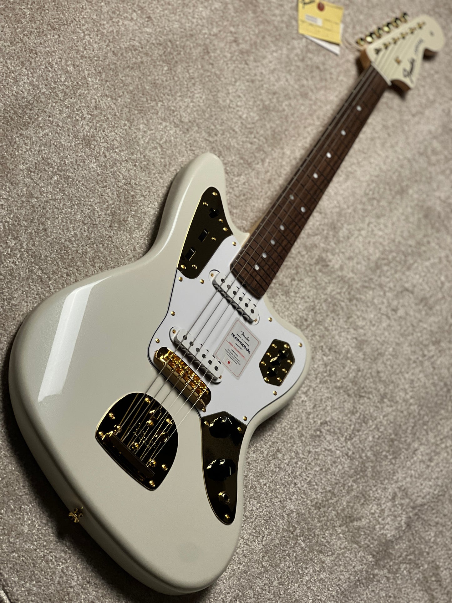 Fender Japan Traditional 2025 Collection 60s Jaguar with RW FB in White Pearl JD25012943