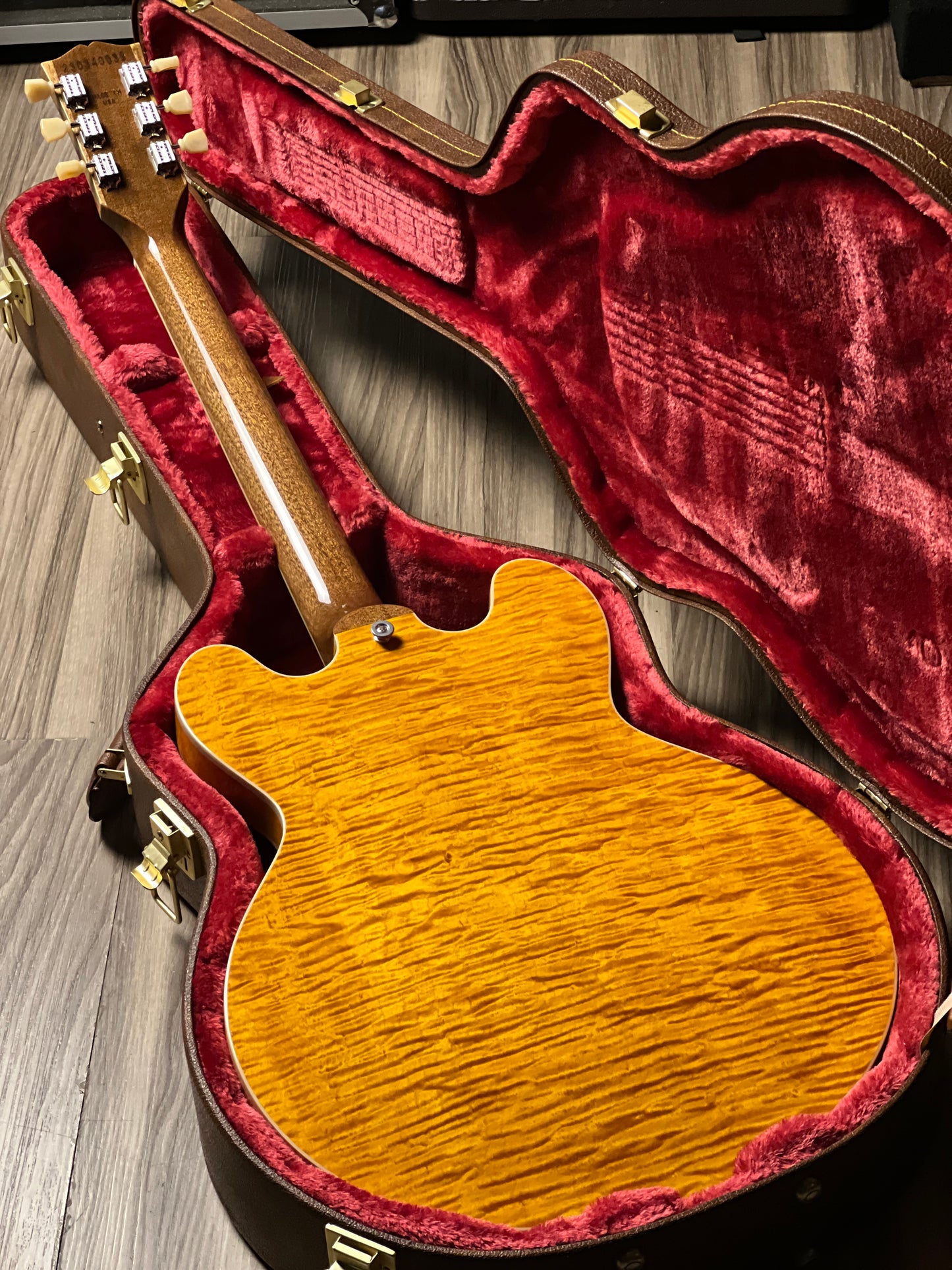 Gibson ES-335 Figured in Honey Amber w/Case 230340039