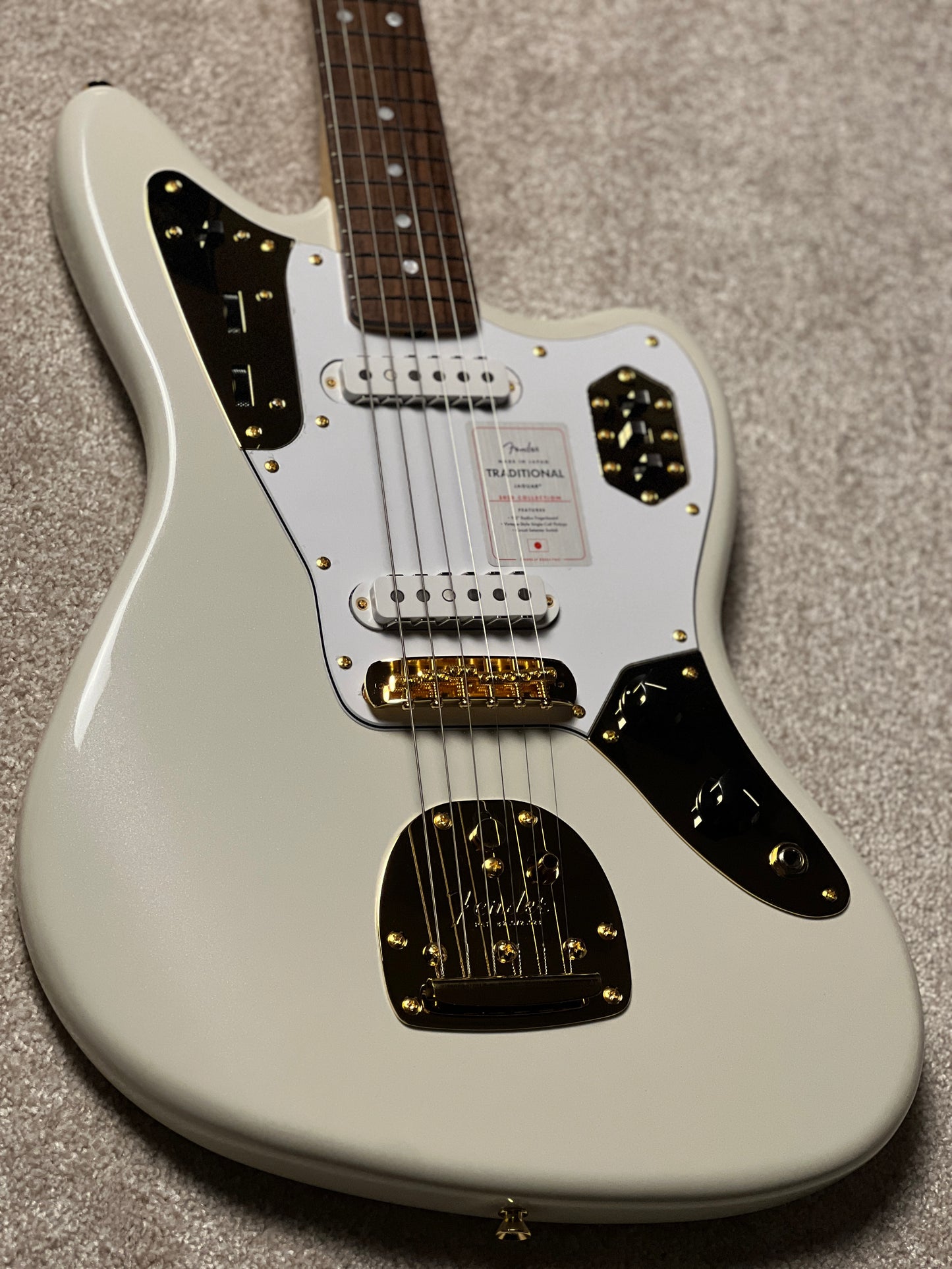Fender Japan Traditional 2025 Collection 60s Jaguar with RW FB in White Pearl JD25012943