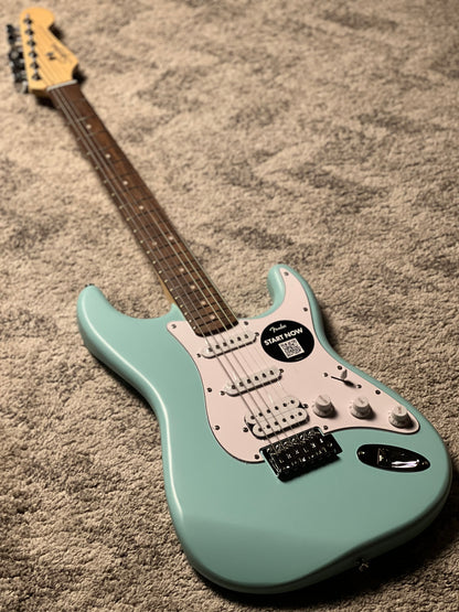 Squier Debut Series Stratocaster HSS with Laurel FB in Daphne Blue