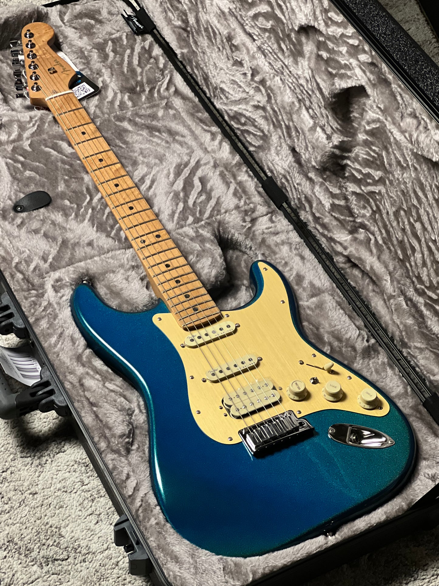 Fender FSR American Ultra II Stratocaster HSS with Roasted Maple FB in Aurora Metallic US25001512