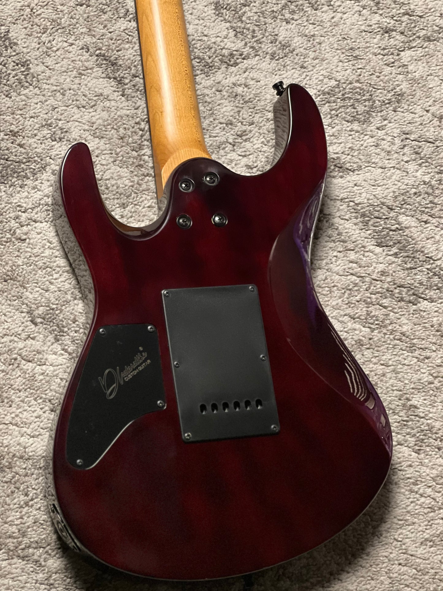 Dhatarattha Custom DST HH Quilt in Charcoal Feather with Rosewood FB