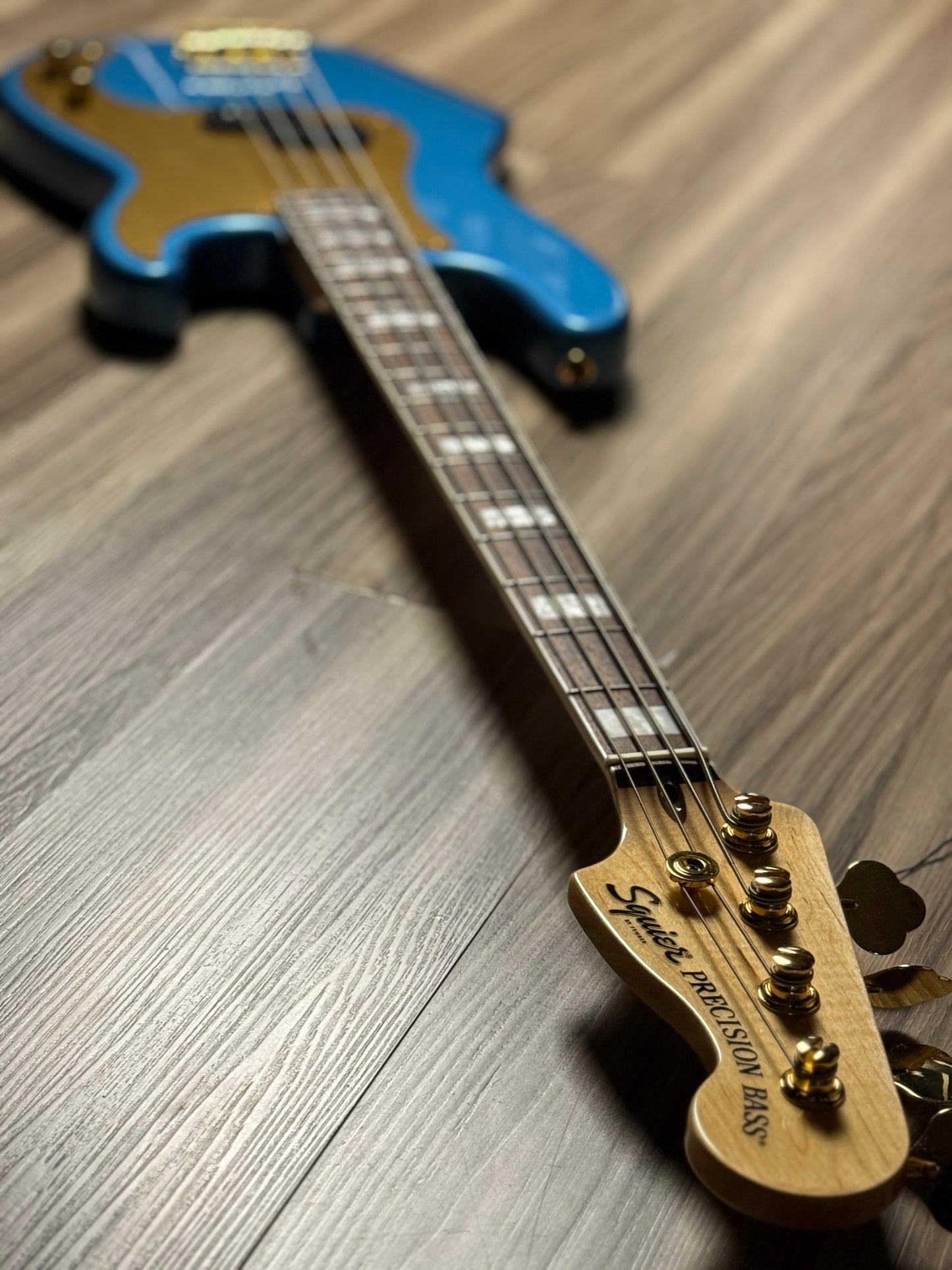 Squier 40th Anniversary Gold Edition Precision Bass in Lake Placid Blue (USED) ISSF22003756