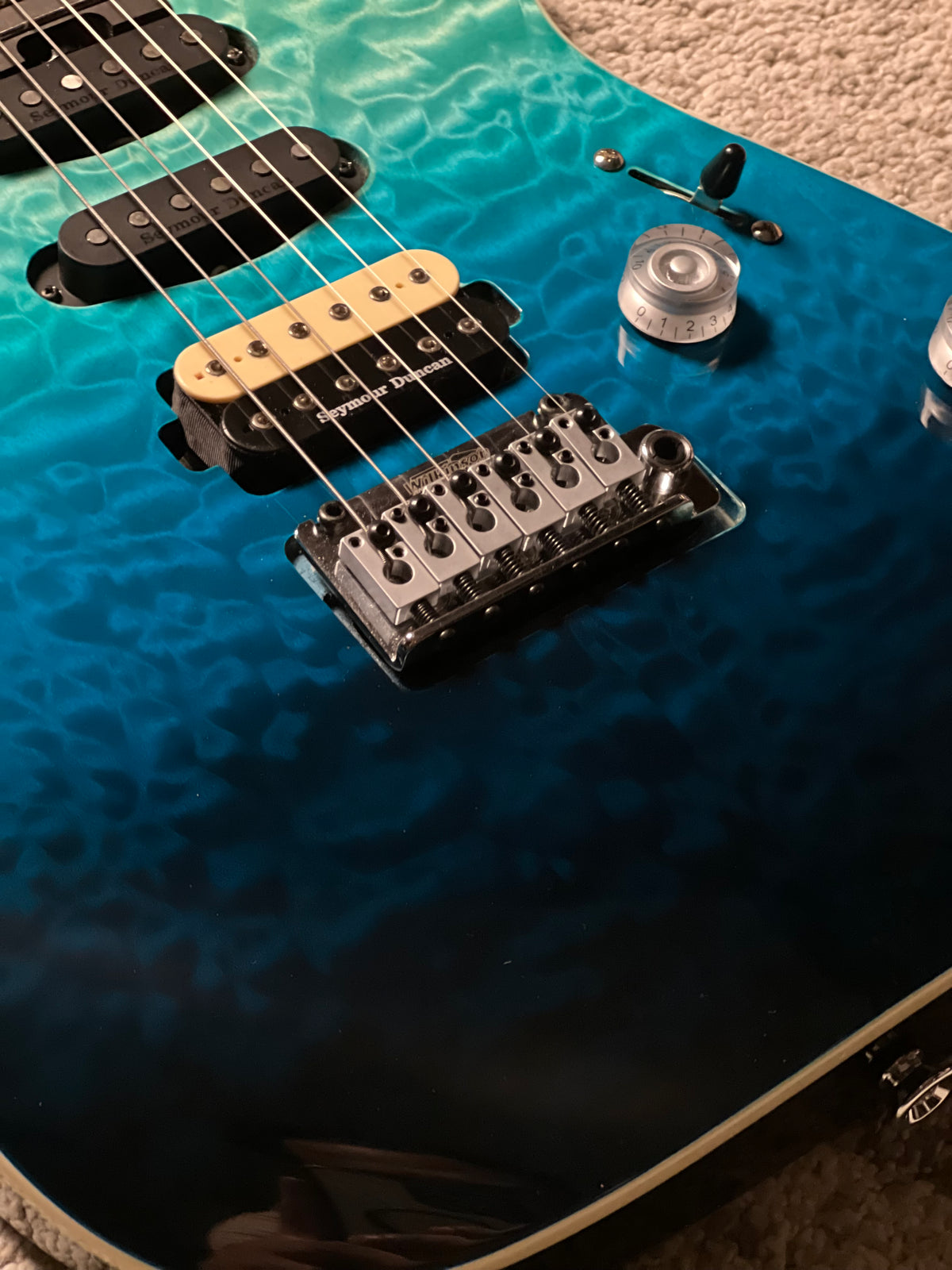 Charvel Pro-Mod Plus Dinky DK24 HSS QM in Blue Curaçao ICC2602200 (USED)