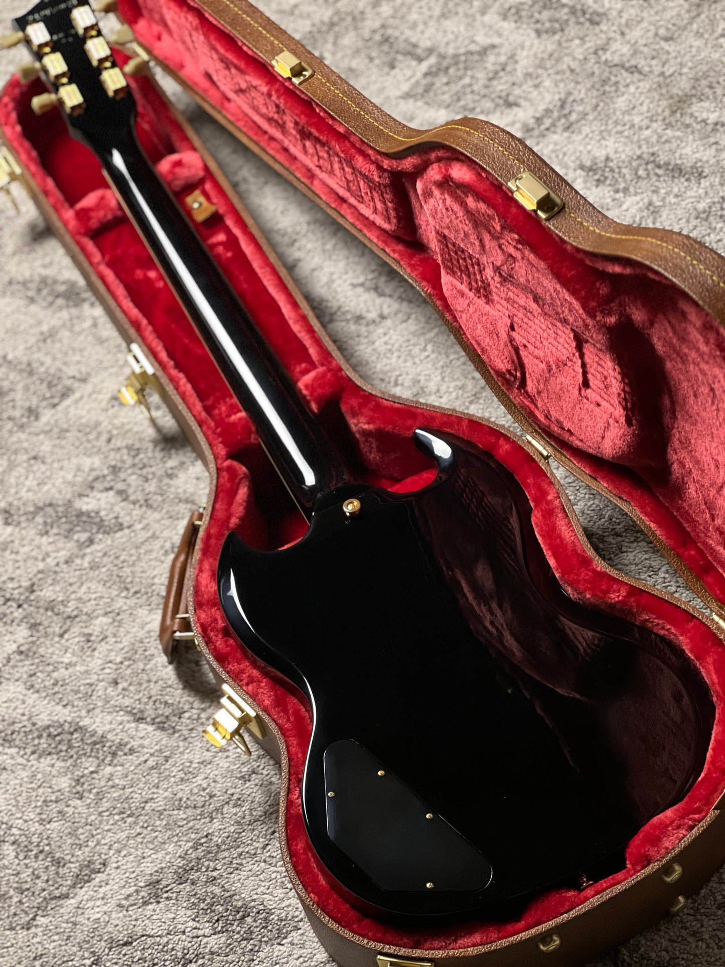 Gibson SG Standard '61 Maestro Vibrola T-Type in Ebony w/Case 232950039