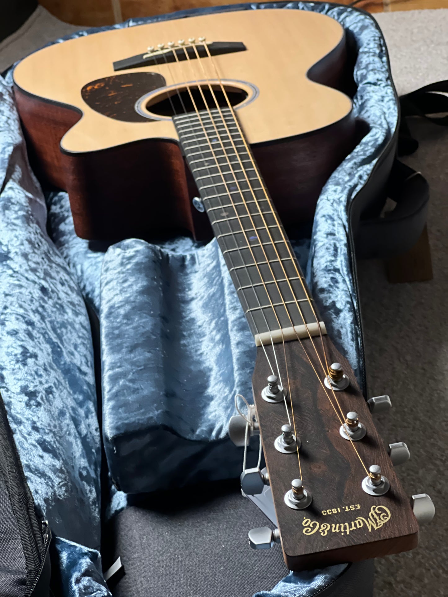 Martin 000CJR-E Acoustic-electric Guitar in Natural