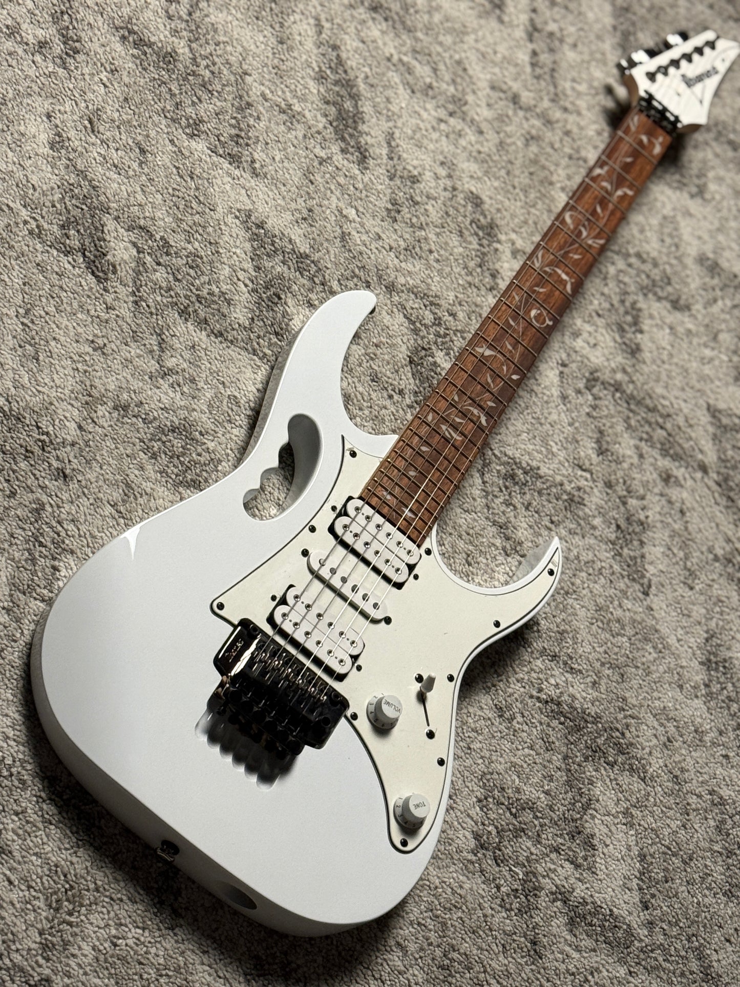 Ibanez Steve Vai JEM-JR in White 251010235 (USED)