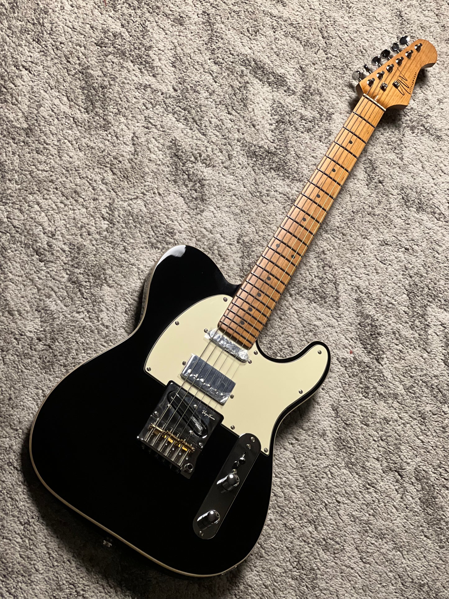 UW GuitarWorks Vintage Custom in Black