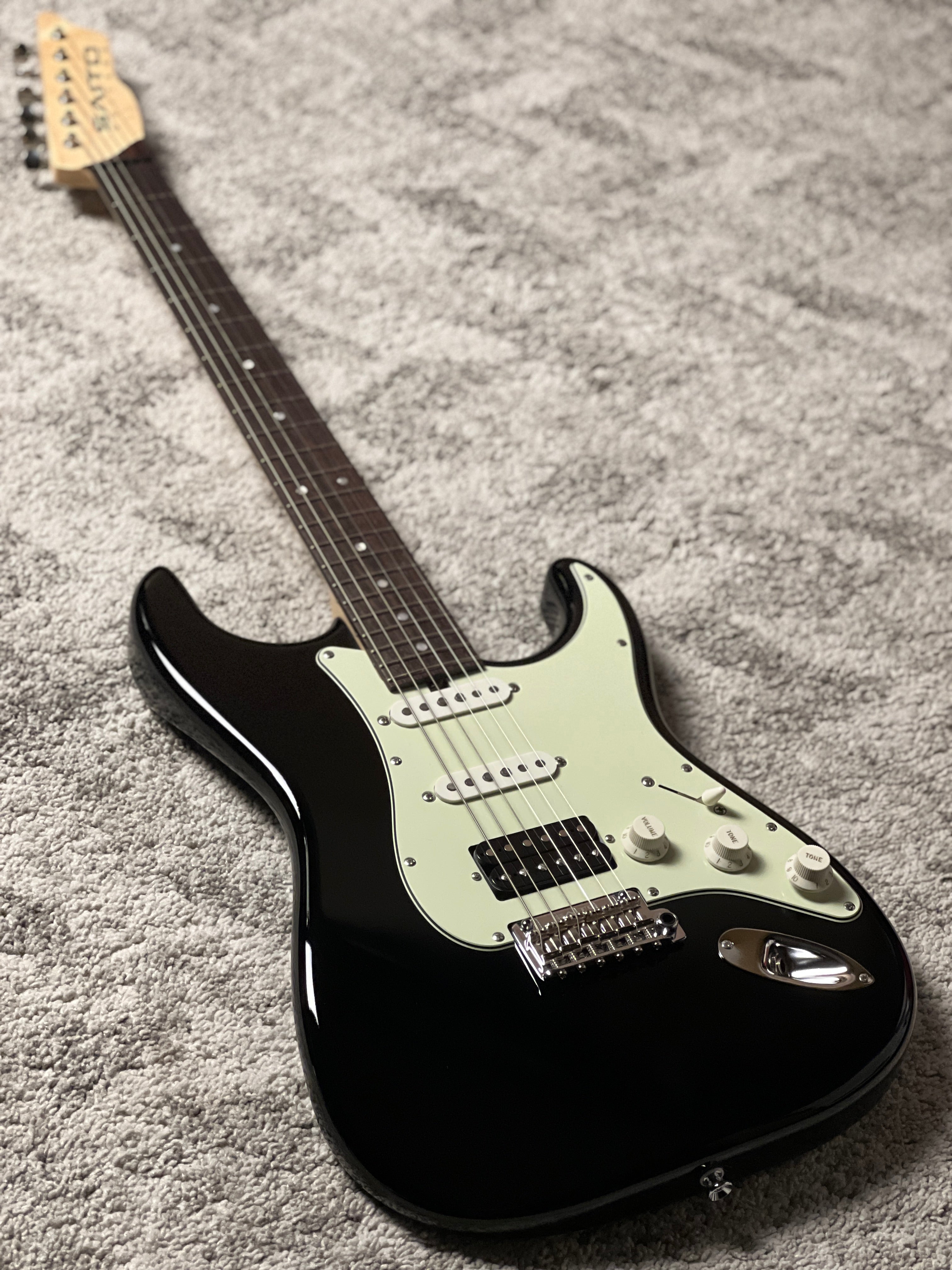 Saito S-622CS SSH Heritage with Rosewood in Black with Mint Green