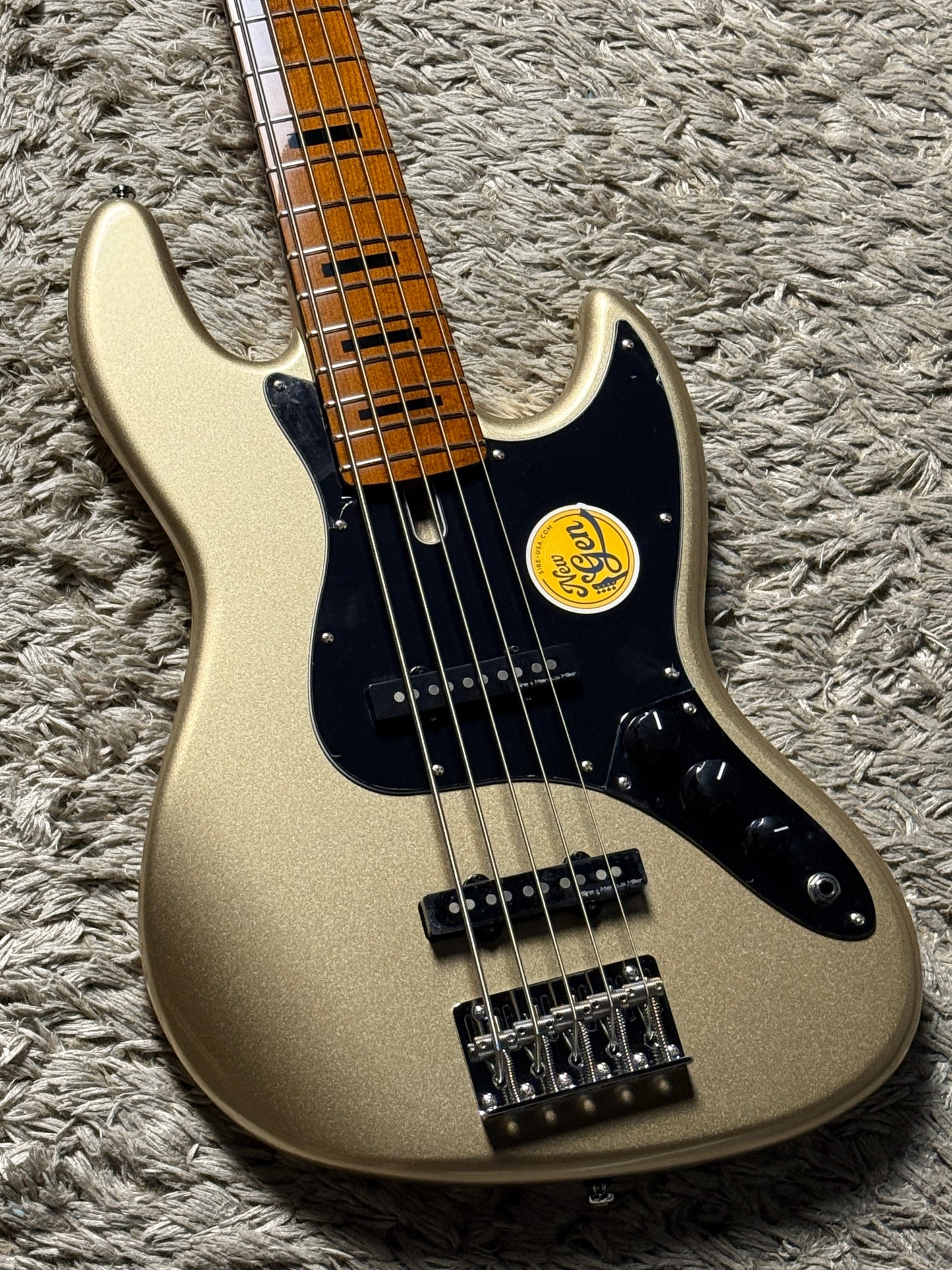Sire Marcus Miller V5 Alder-5 St in Champagne Gold Metallic