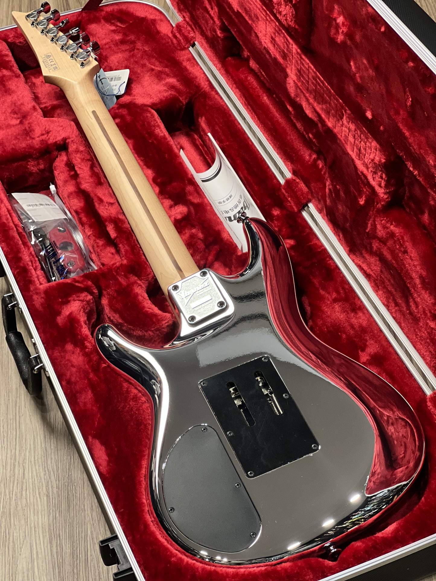 Ibanez JS3CR Joe Satriani Signature w/Case In Chrome Boy F2333534