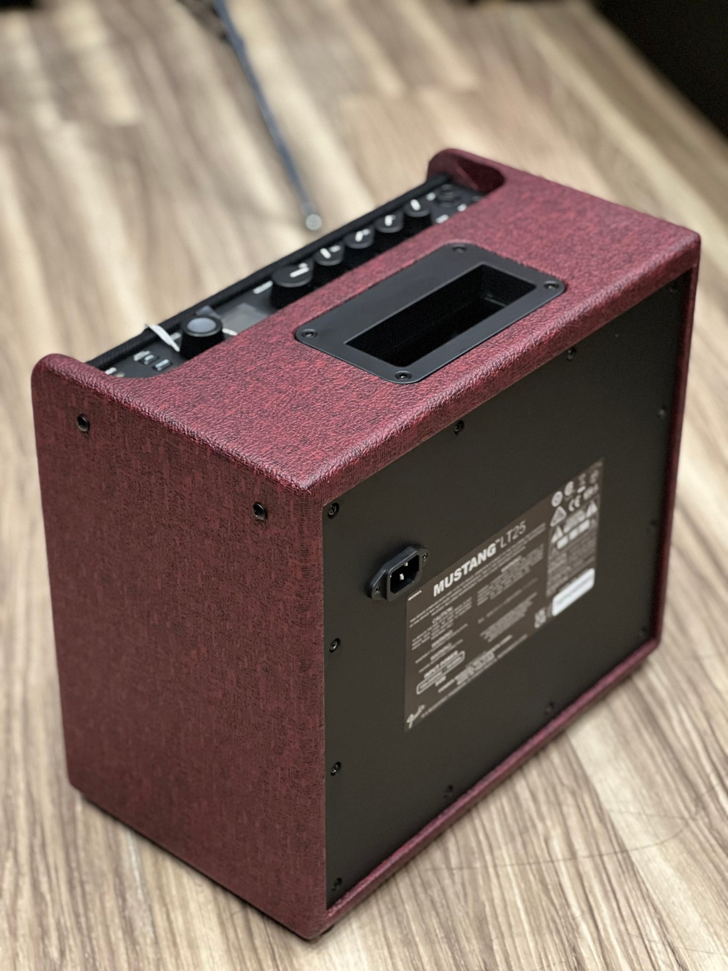 Fender Mustang LT25 Guitar Combo Amplifier in Wine