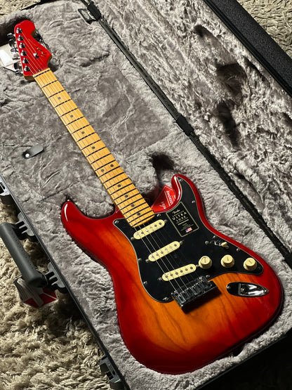 Fender American Ultra Luxe Stratocaster with Maple FB in Plasma Red Burst US210079410