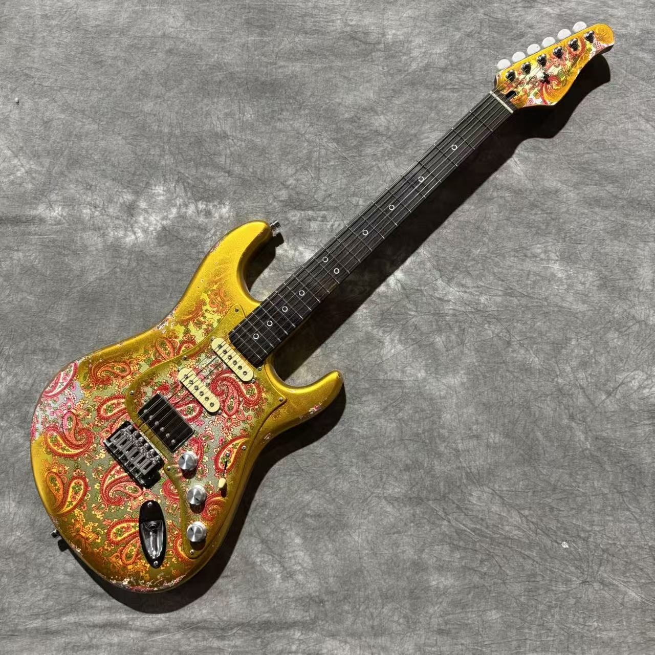 Dhatarattha Performance DST HSS in Gold Sparkle over Pink Paisley with RW FB and Nitrocellulose Lacquer Relic