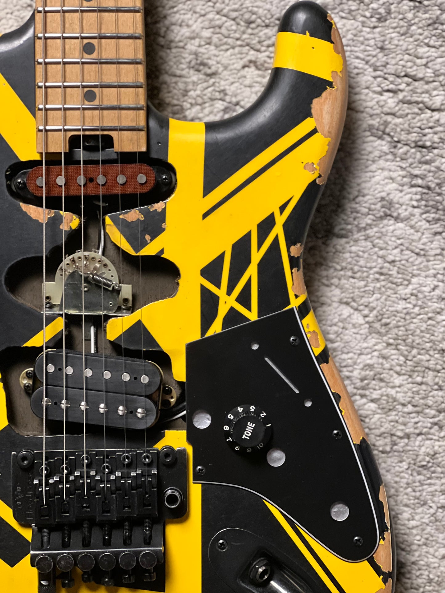 EVH Striped Series Frankenstein Frankie in Black w/Yellow Stripes