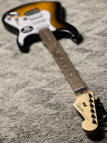 Squier Debut Series Stratocaster HSS with Laurel FB in 2 Tone Sunburst